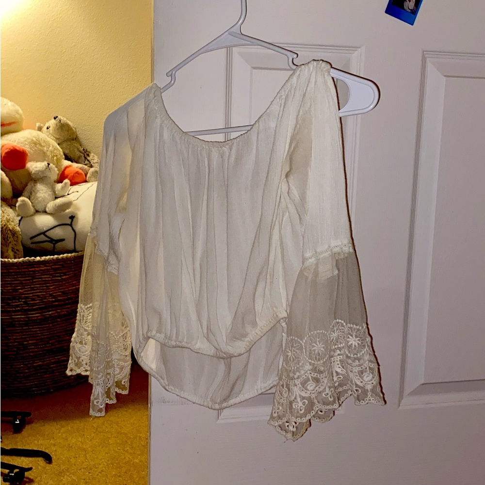 🦋 Altar’d State Boho Lace Sleeve Top